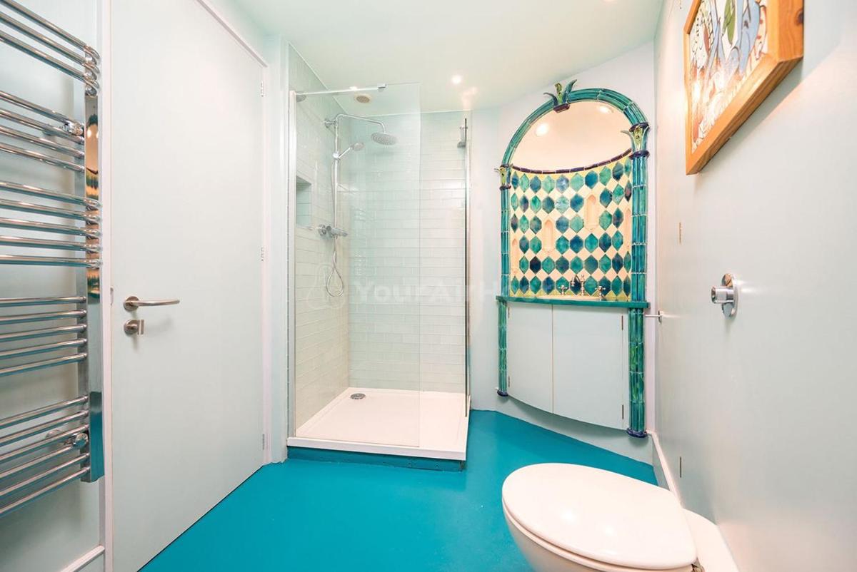 Luxurious 4 bedroom house in Hither Green Lewisham - Housity