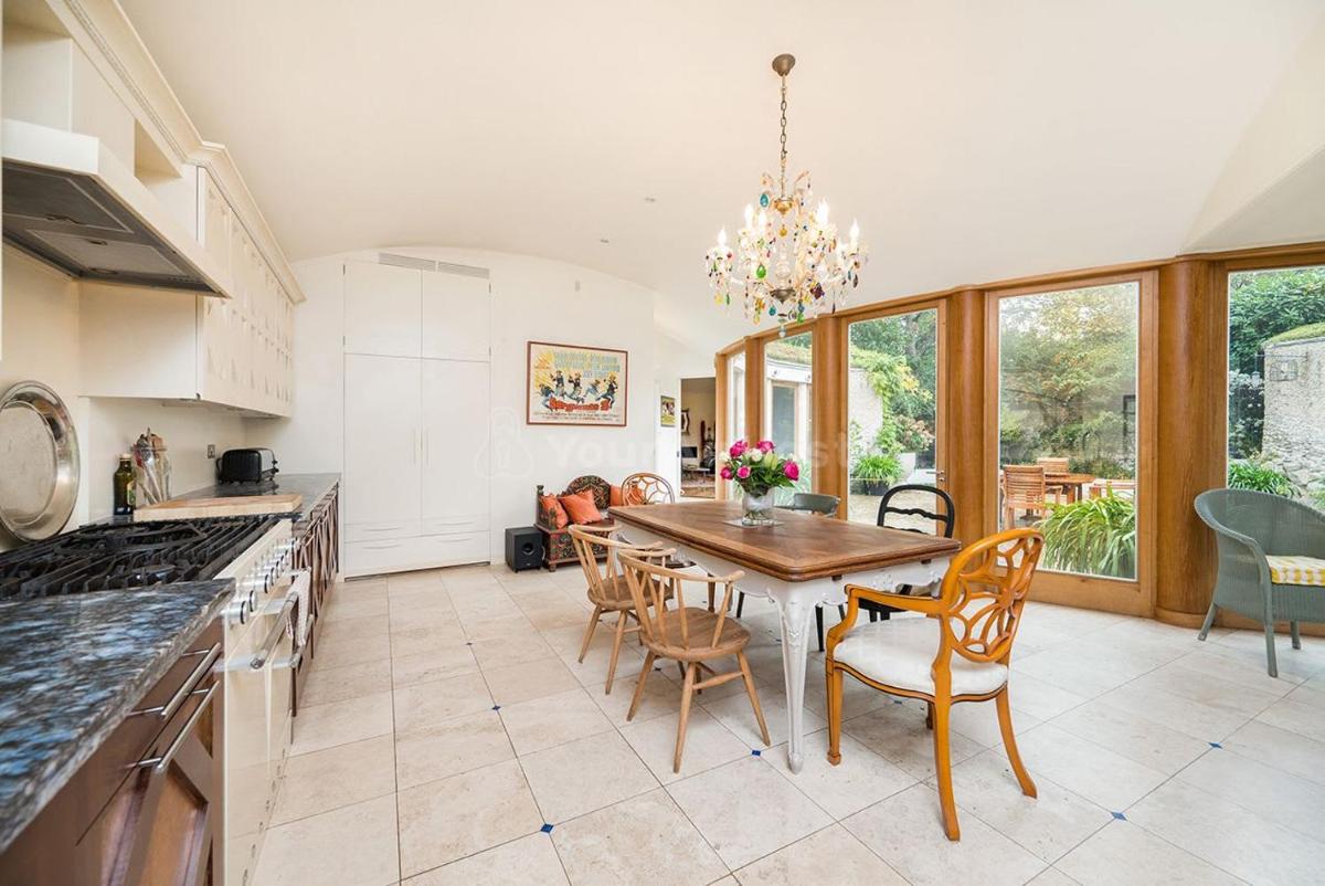 Luxurious 4 bedroom house in Hither Green Lewisham - Housity
