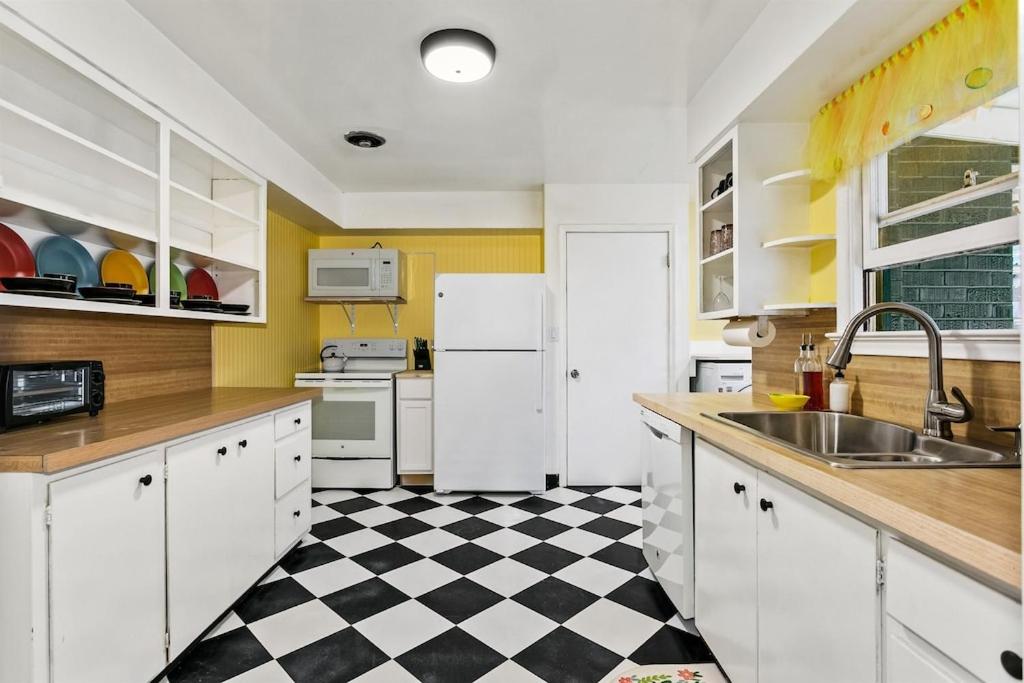 Suitetrails - CUTE Remodeled Midcentury Cottage on Boise Bench