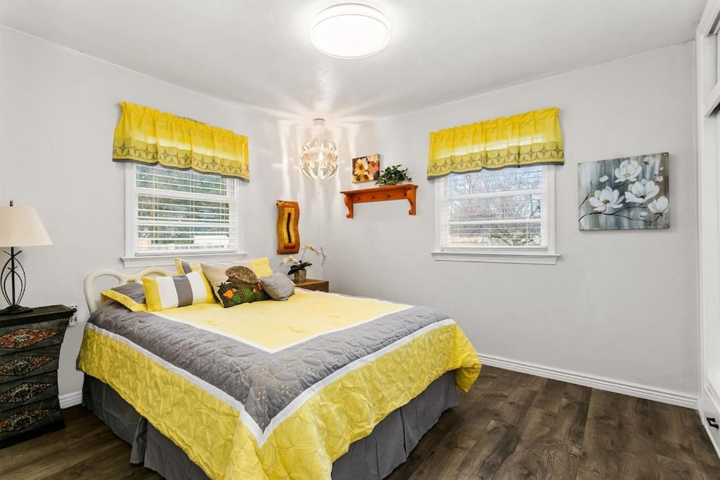 Suitetrails - CUTE Remodeled Midcentury Cottage on Boise Bench