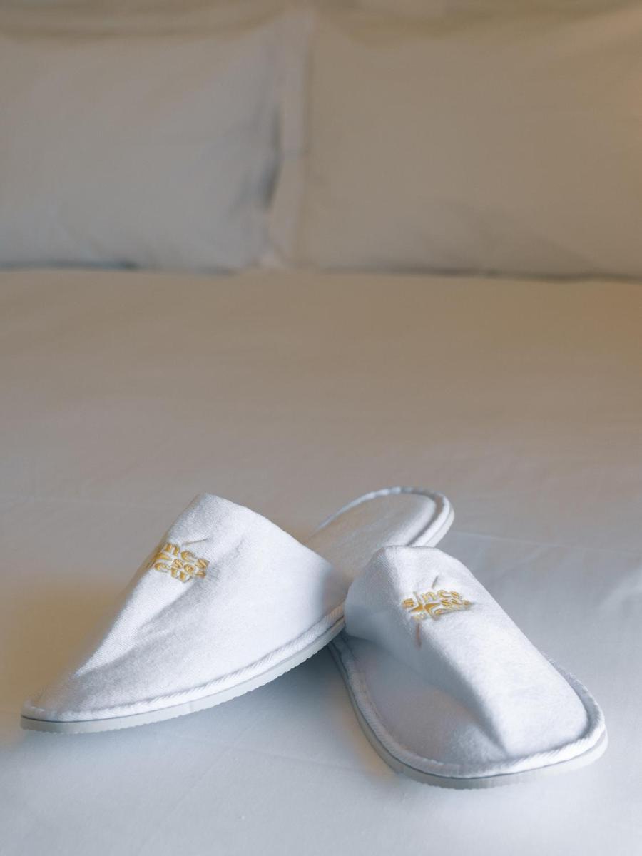Uma cama ou camas num quarto em Sines Sea View Business & Leisure Hotel