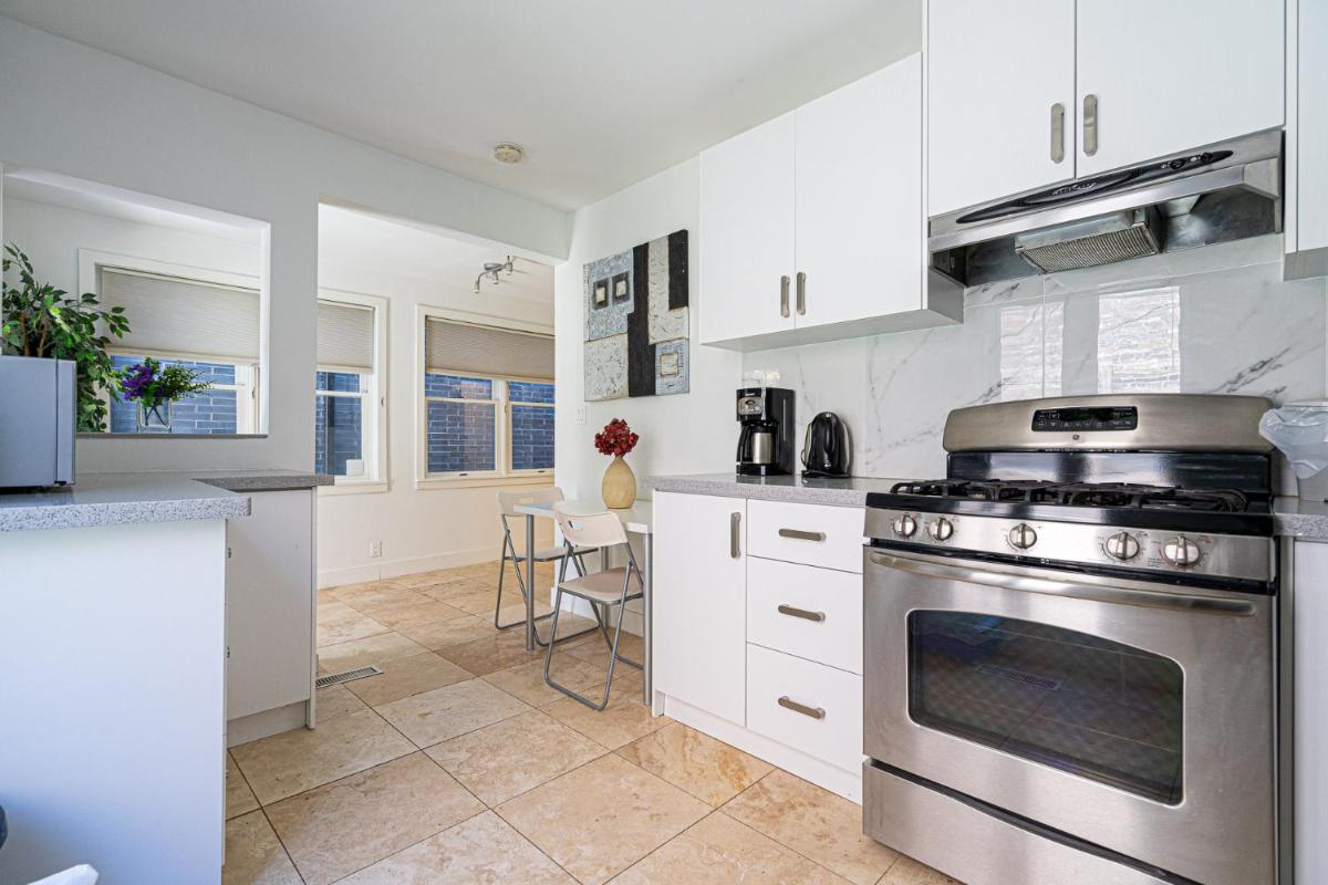 Woodbine beach Condo_main - Housity