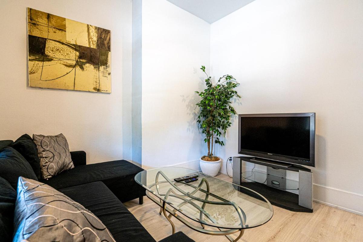 Woodbine beach Condo_main - Housity