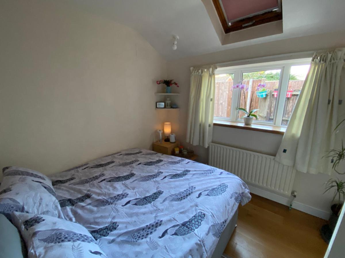 Woking double room with private bathroom - Housity