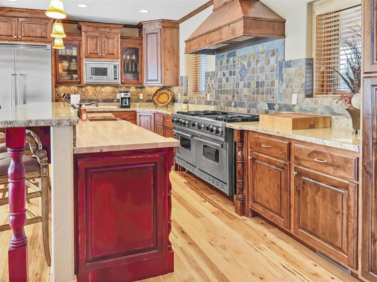 The Getaway Log Cabin - Housity