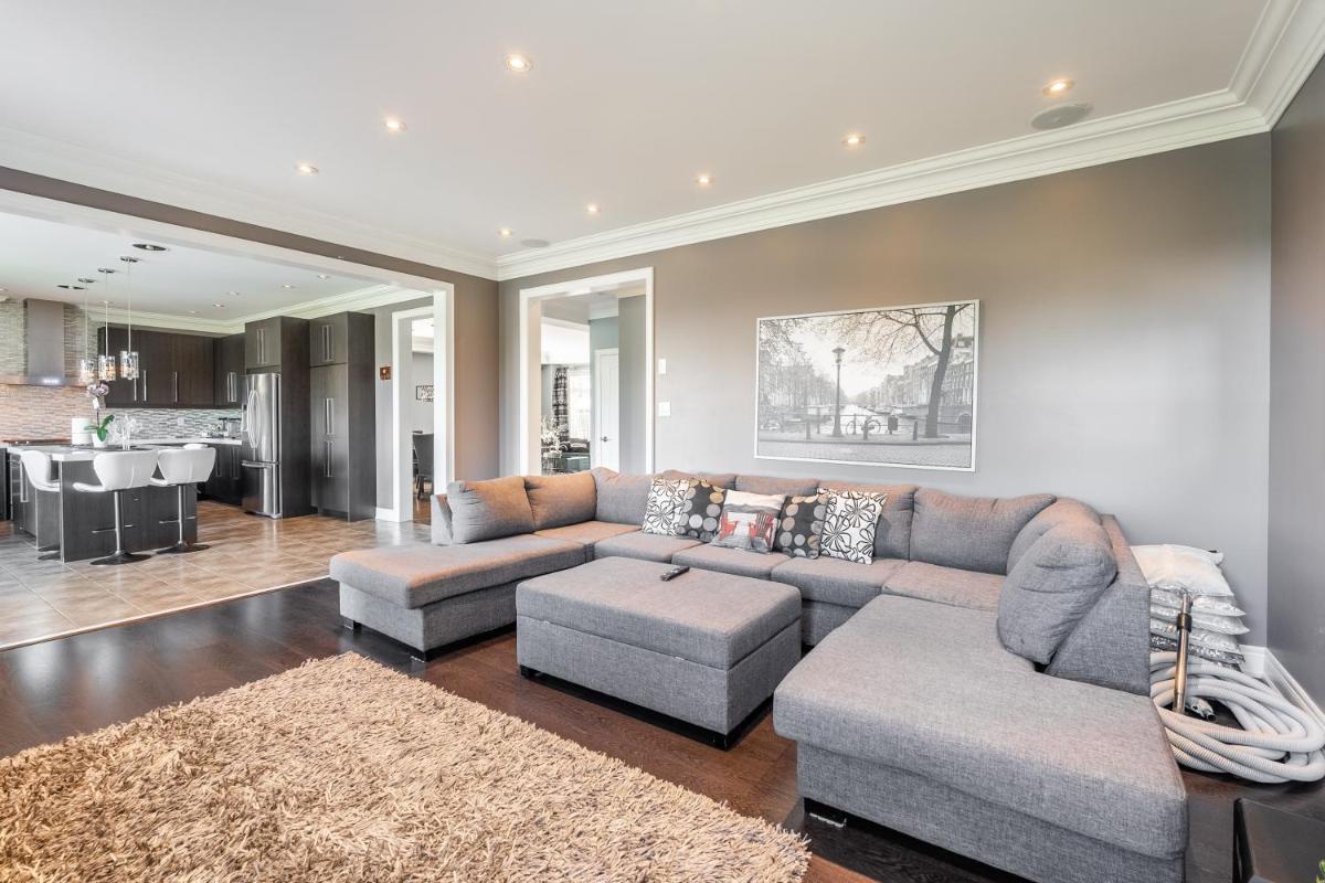 Beautiful Family Villa, Pond Facing with Huge Backyard - Housity