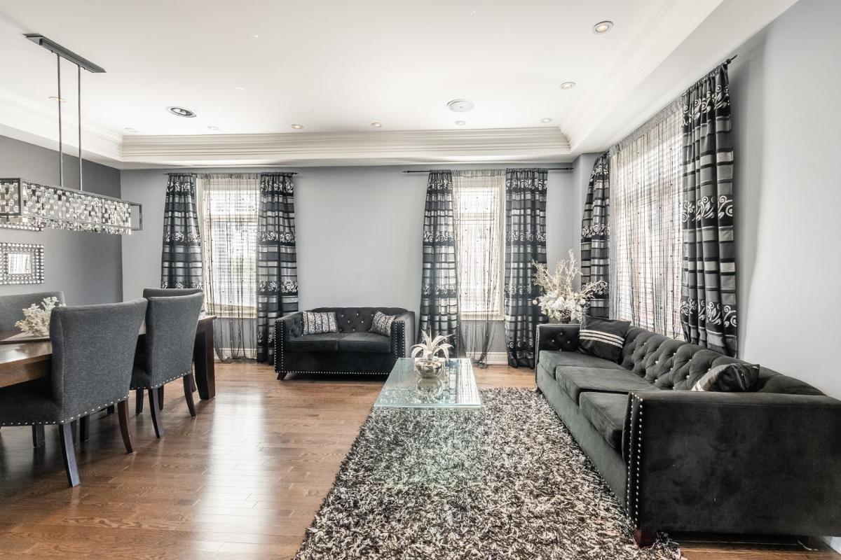 Beautiful Family Villa, Pond Facing with Huge Backyard - Housity