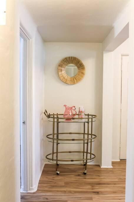 Newly Remodeled Midcentury Pink Flamingo Casa (40) - Housity