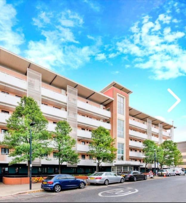 Bright, Nice Interior, Close to the City, 2 Bedroom Apartment - Housity