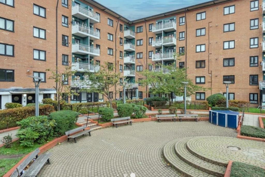 Bright, Nice Interior, Close to the City, 2 Bedroom Apartment - Housity