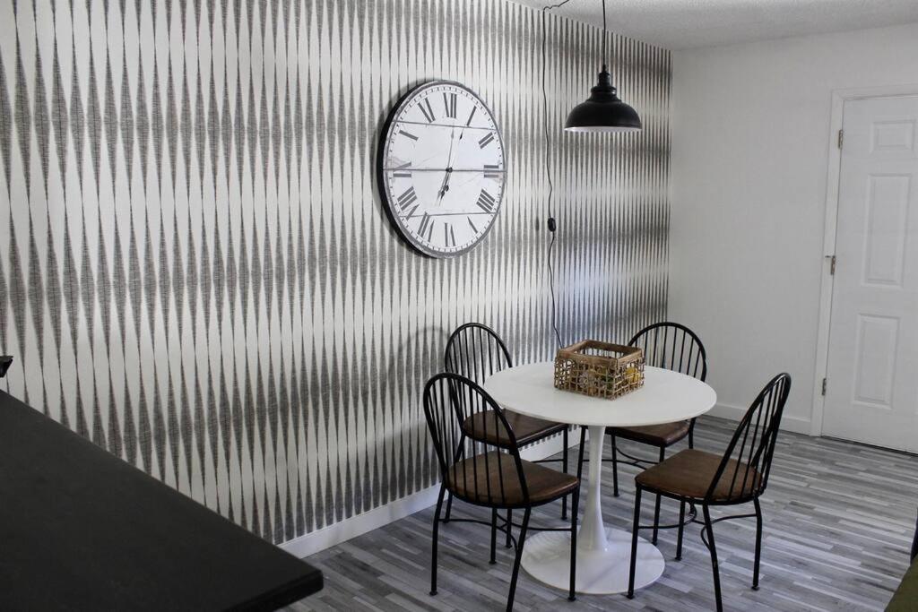 Upgraded Condo Close to All the Tempe Action - Housity