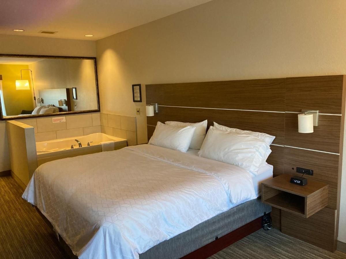 Holiday Inn Express Hotel & Suites Portland by IHG - Housity