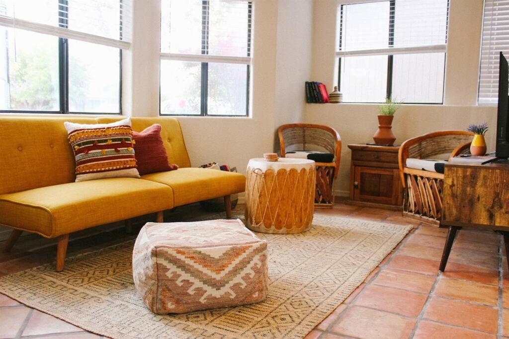Charming Southwest Studio Blocks to Dntwn Tempe (A) - Housity
