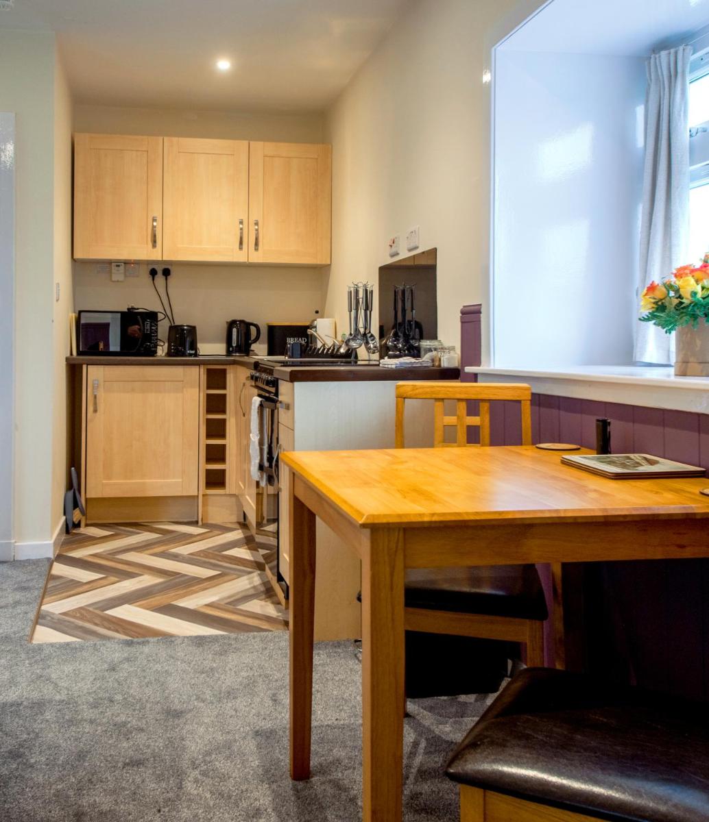 Kilchrist Castle Cottages - Housity