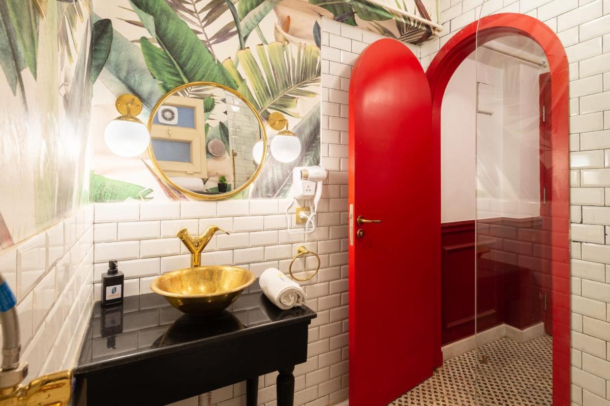 The Red-Hot Retro Studio Cairo's Downtown - Housity