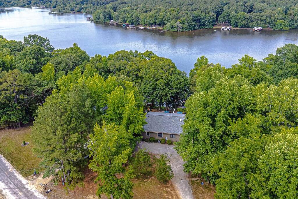 Lake Gaston Duo Kayaks and Dock Duplex 4000+ sq ft - Housity