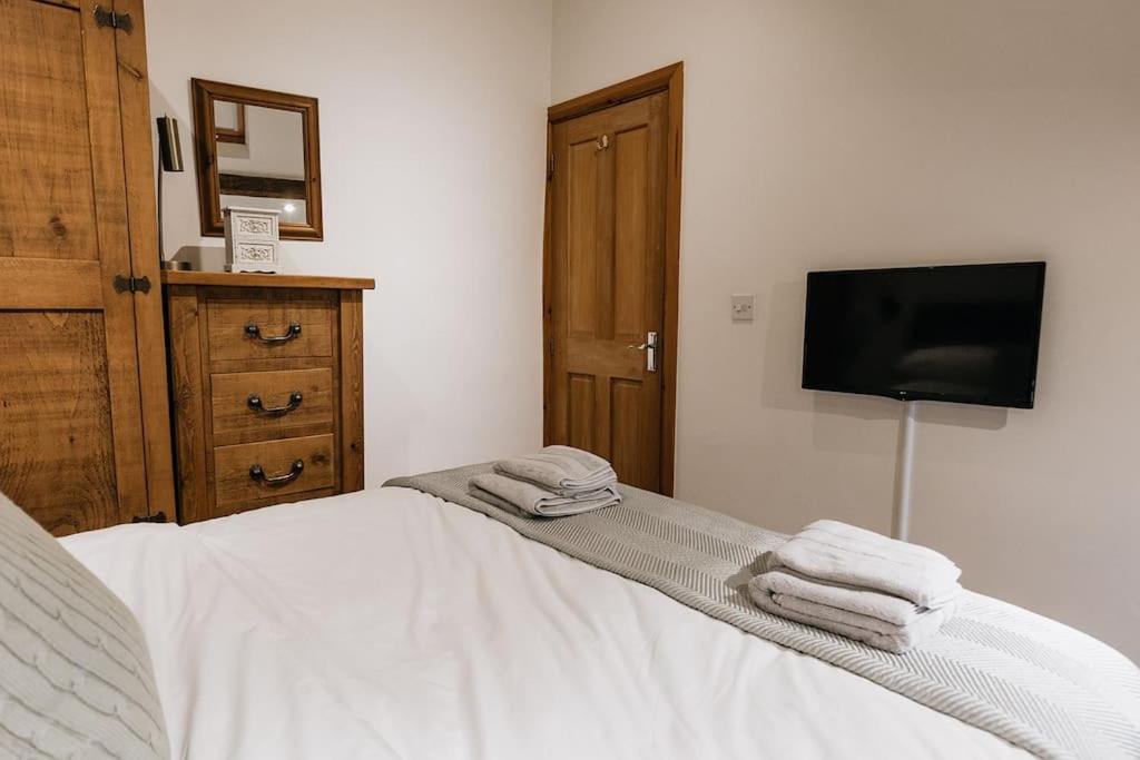 Fryers Cottage - Beautiful 2 bedroom Town & Country Cottage on edge of Peak District - Housity