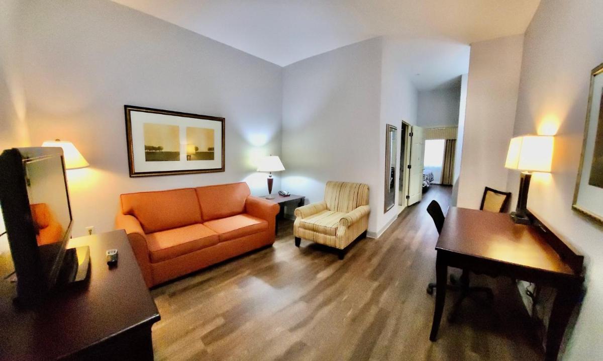 Red Roof Inn & Suites Midland - Housity