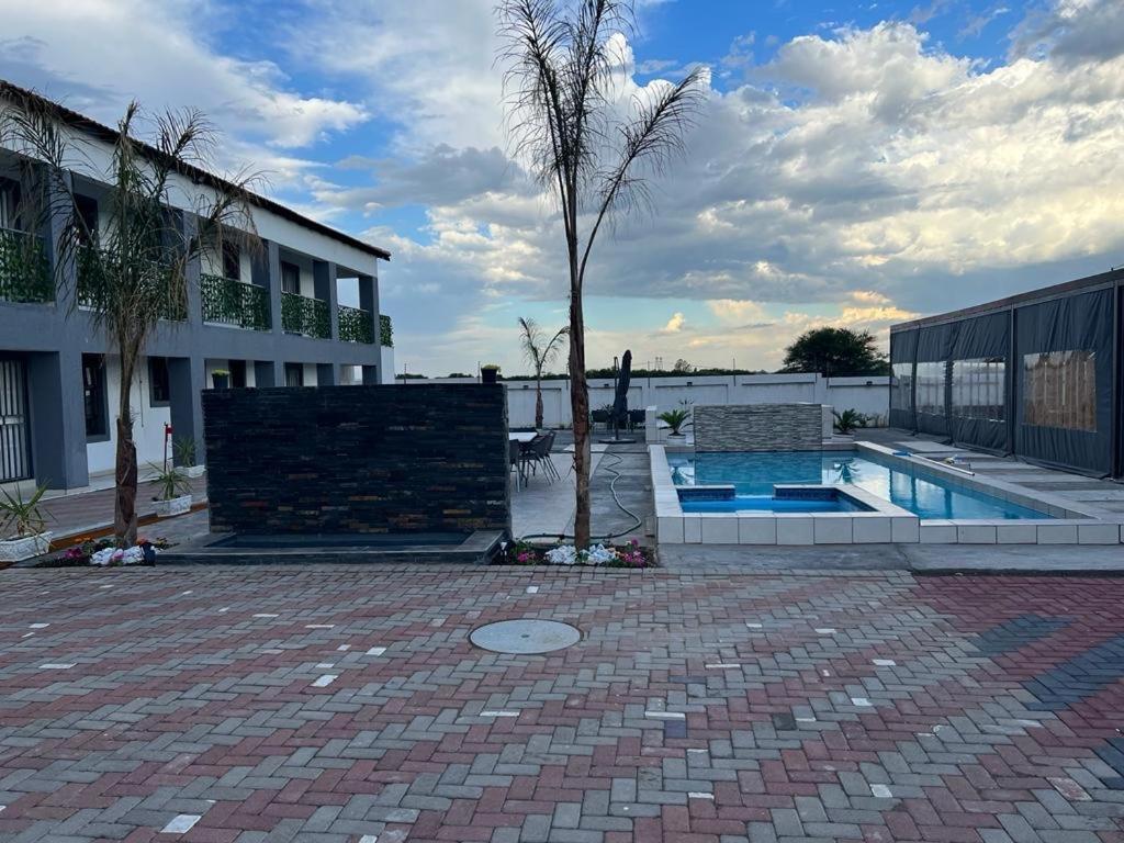 Vaal Guest Lodge - Housity