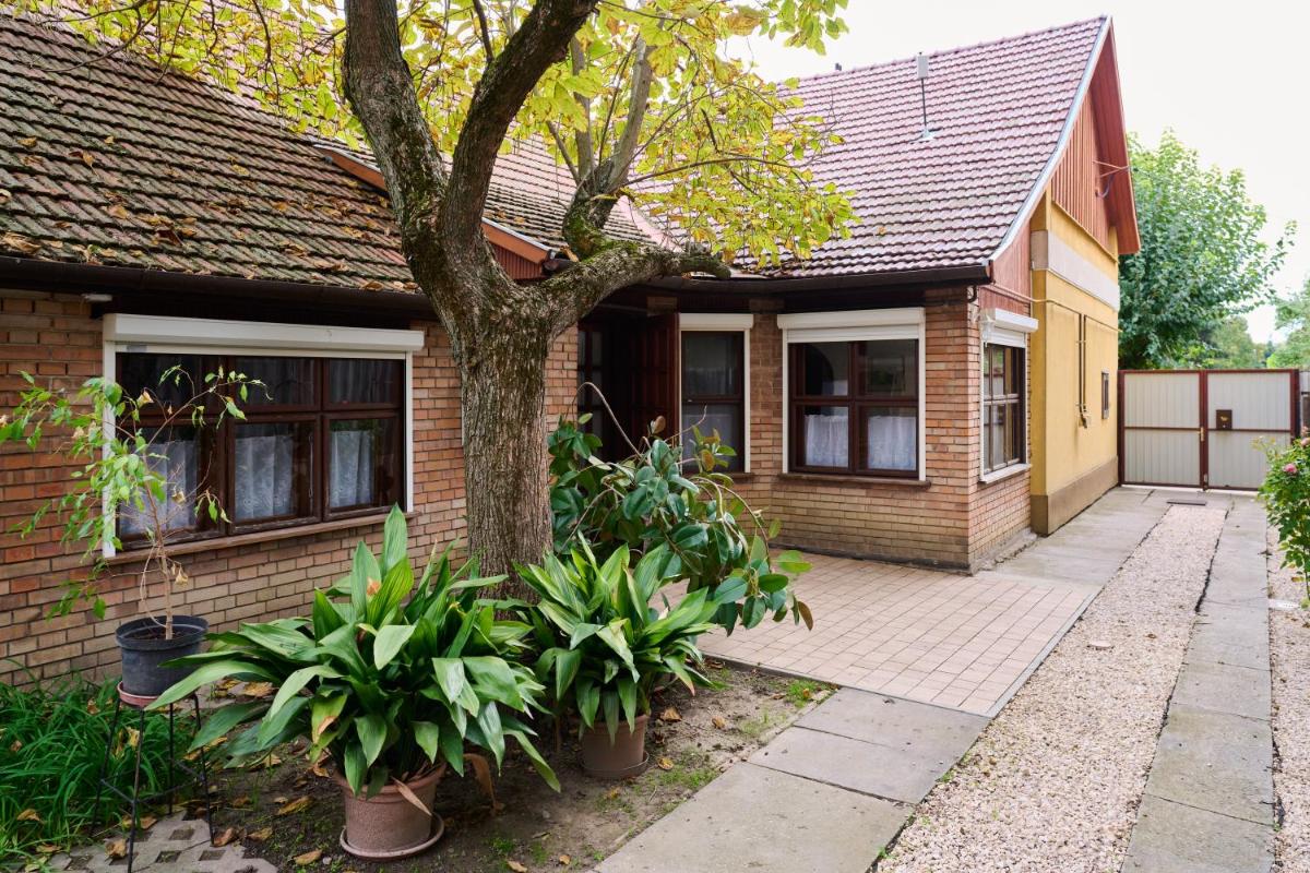 Kölcsey Vendégház - Housity