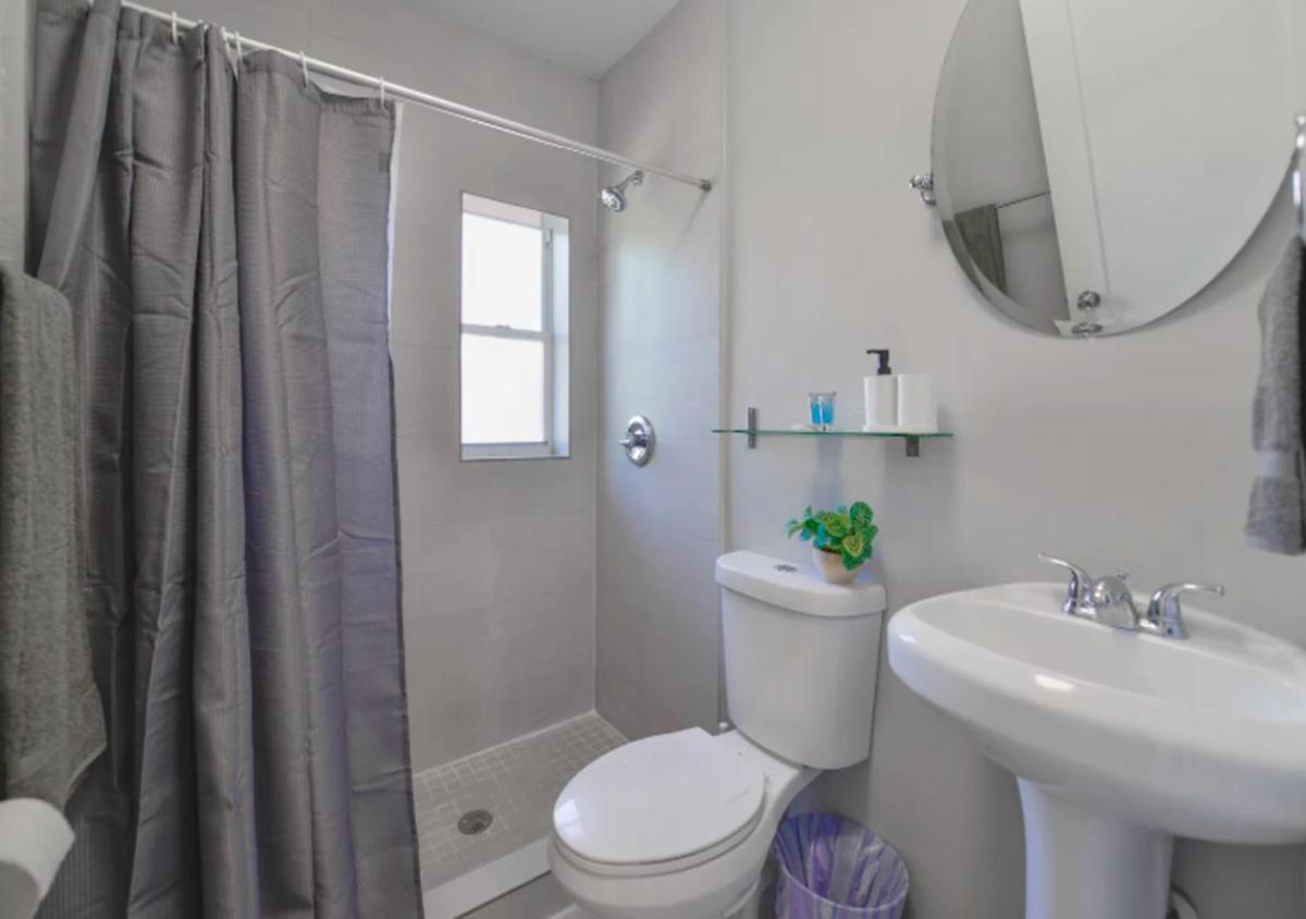 Lovely 3BD House In Miami - Housity