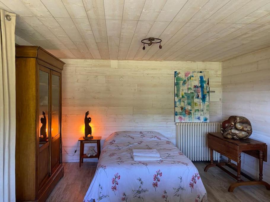 Maison avec piscine intérieure chauffée,sauna, et billard - Housity