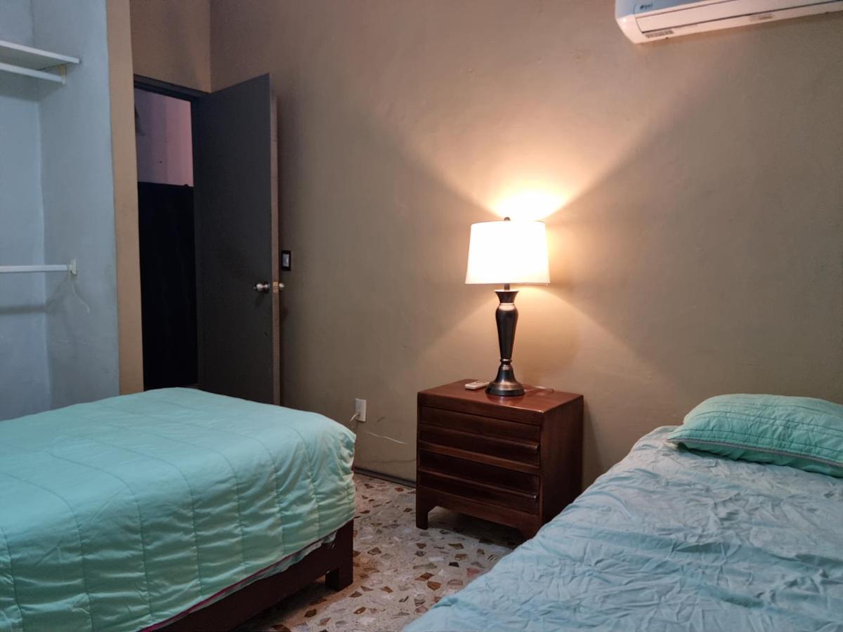 Casa con alberca amplio jardín - Housity