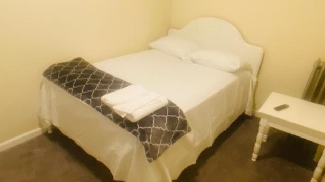 Minutes from JFK, Beautiful home with peaceful, cosy, private room - Housity