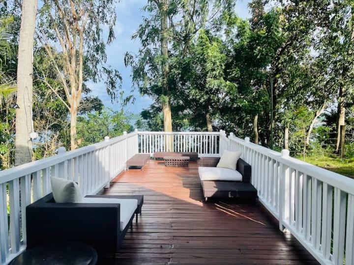 Beach House by the Cliff Private home - Housity
