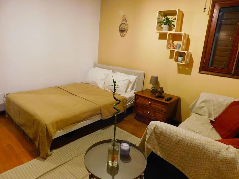 Marco Polo's Mooring Cozy Navy House - Housity