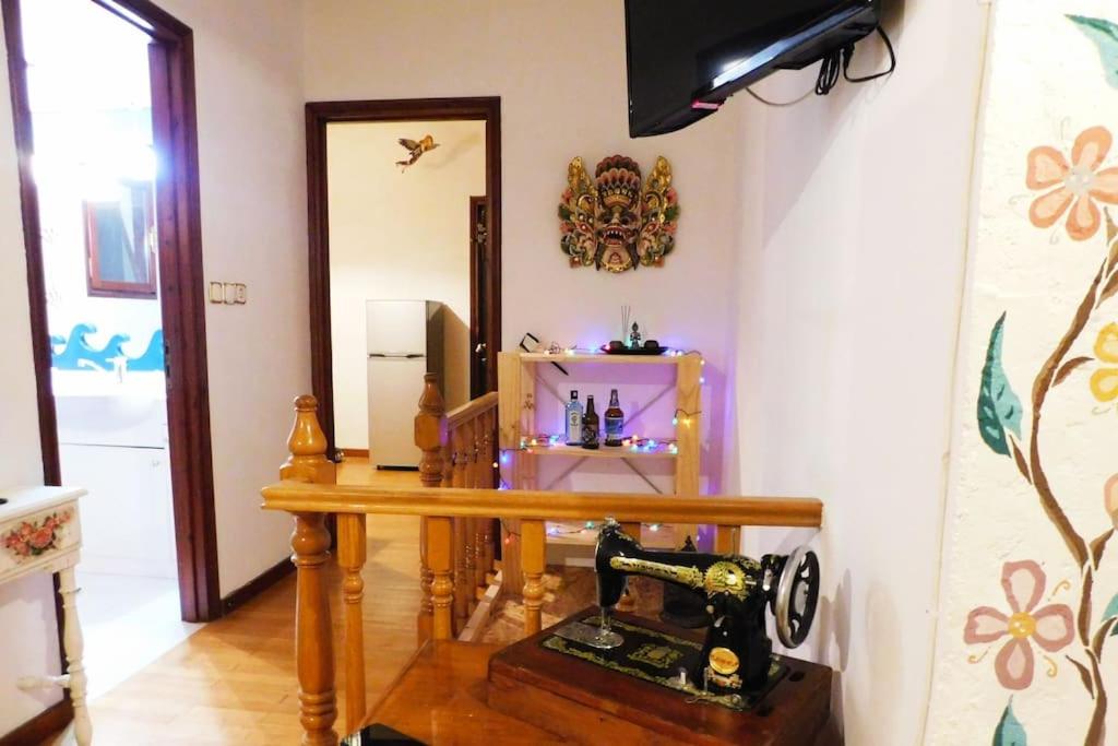 Marco Polo's Mooring Cozy Navy House - Housity