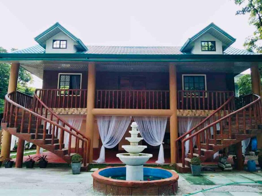 La Famille Guesthouse Pundaquit Mountain view and walking distance to beach - Housity