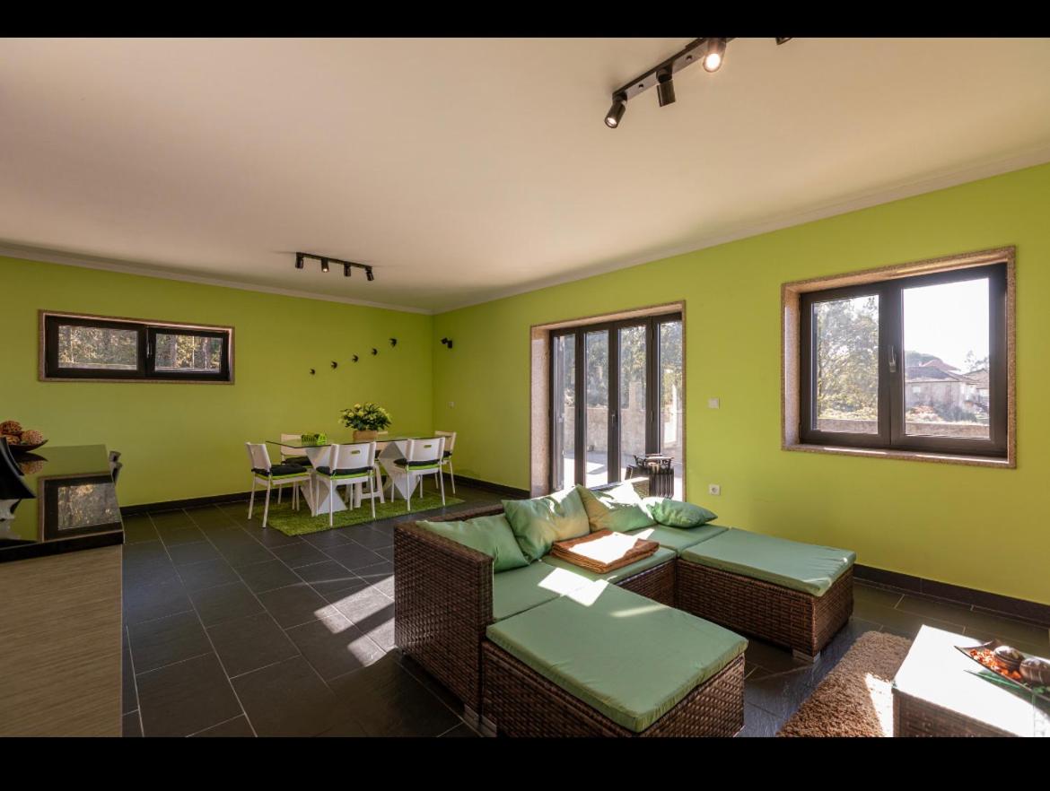 Modern Three Bedroom House - Housity