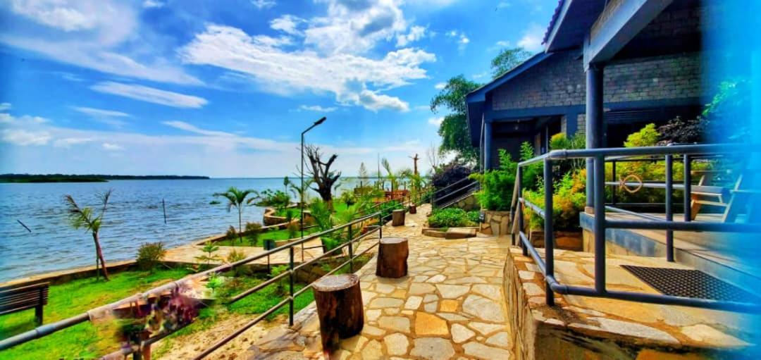 Gipir and Labongo Safari Lodge Ltd - Housity