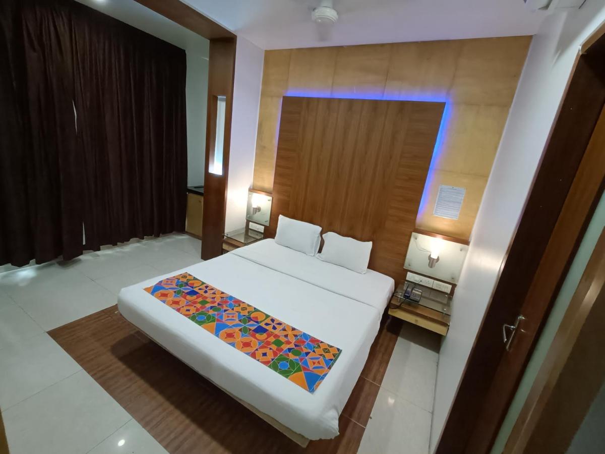 Rapid Lakme Executive Hotel - Housity