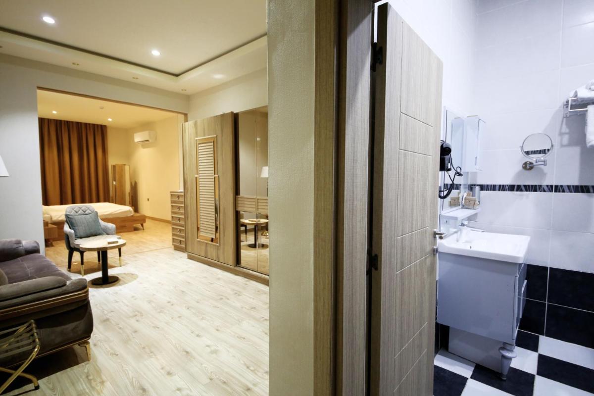 Al Yarmouk International Hotel - Housity