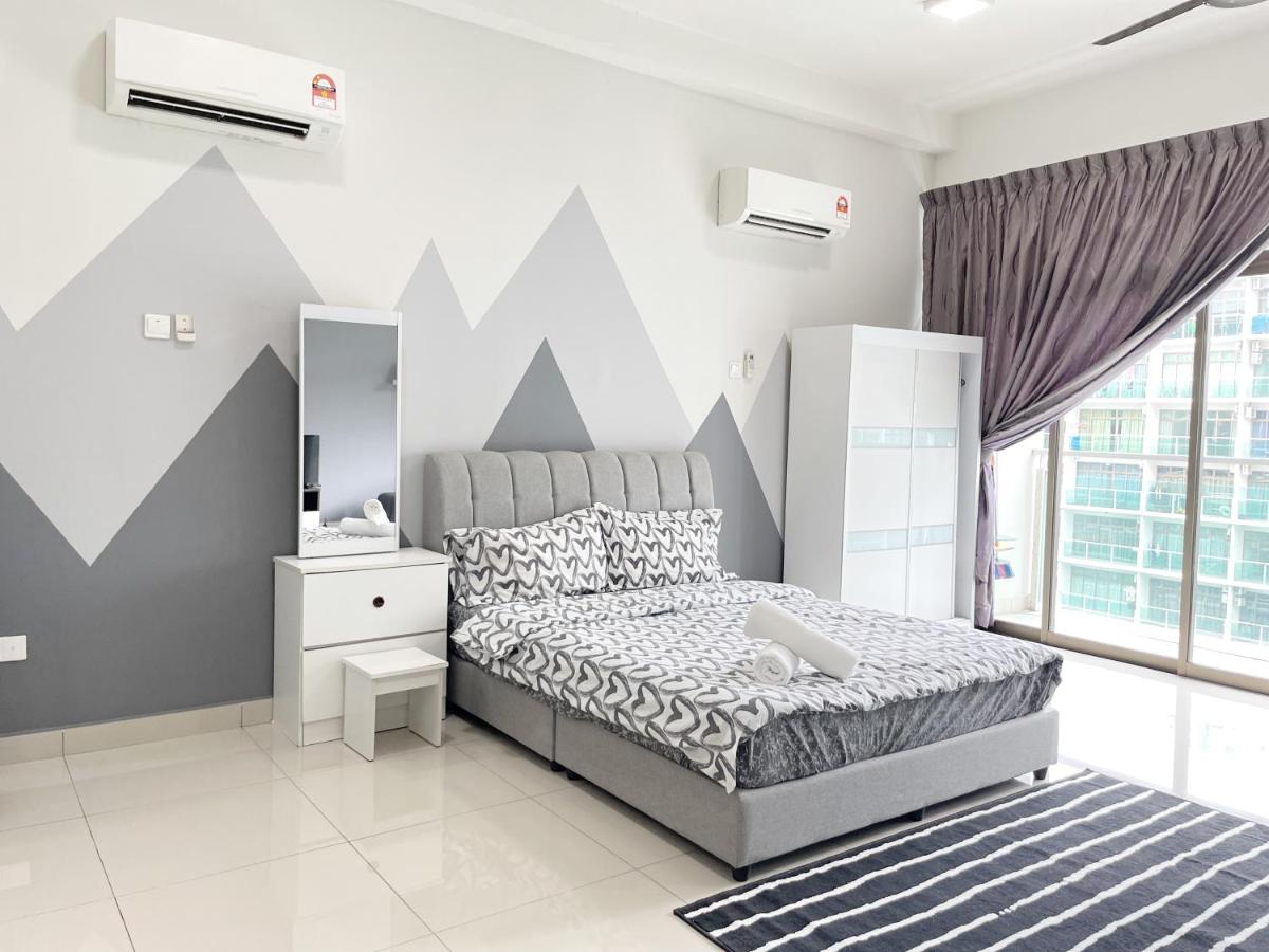 Suitetrails - Palazio Serviced Apartment in Mount Austin near Aeon IKEA Toppen HSI