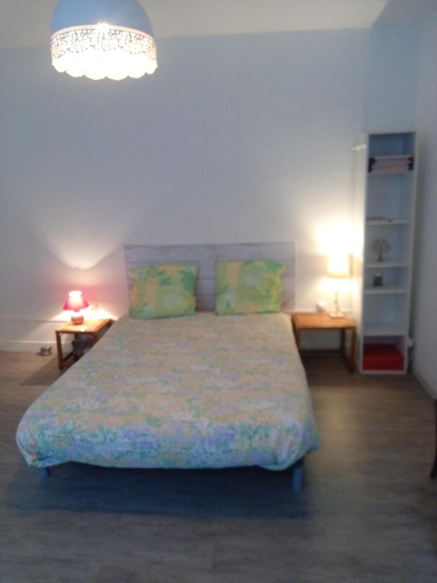 vieux-Cognac, chambre avec sa salle de bain privative - Housity