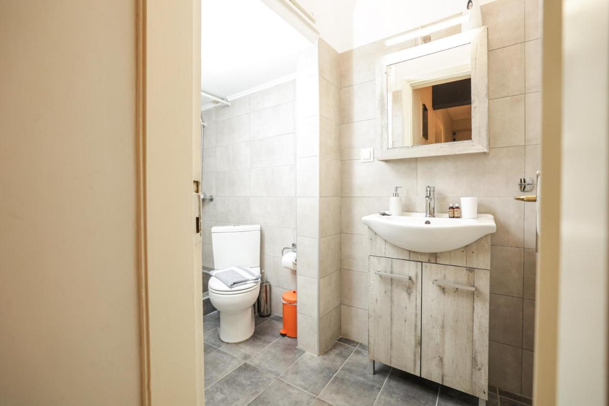 Delmare Tiffany's Apartment - Housity