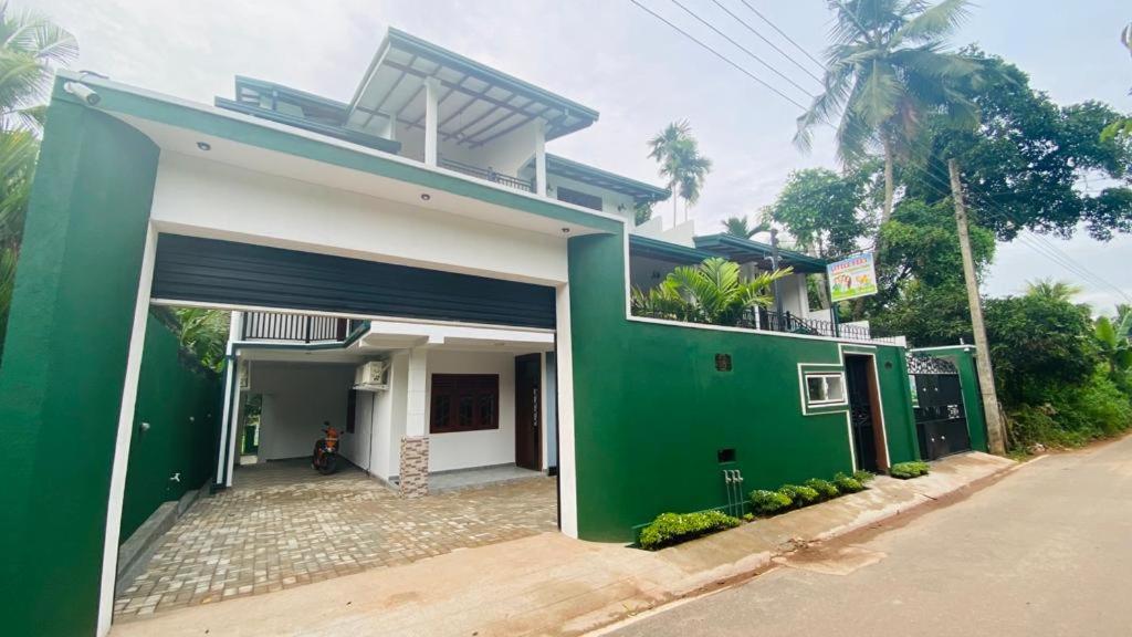 Suitetrails - Lakshan Villa