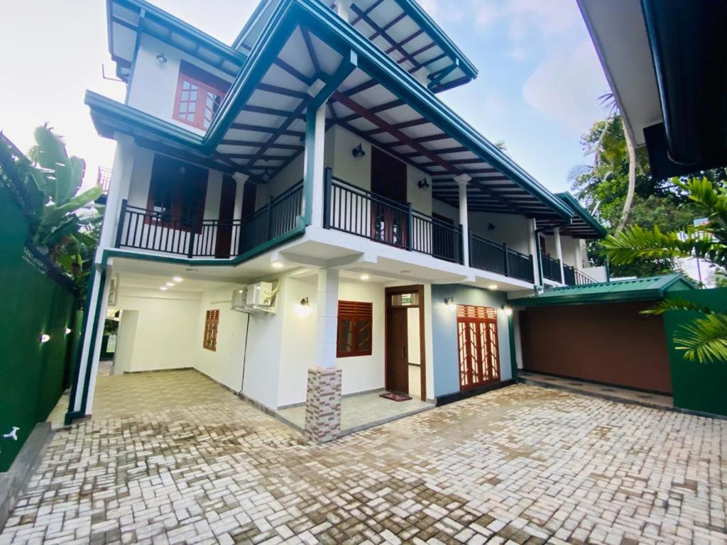 Suitetrails - Lakshan Villa