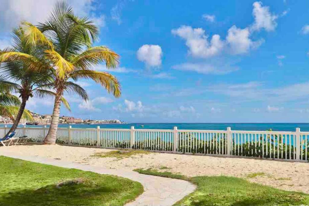 Beachside on Simpson Bay Beach with pool - Housity