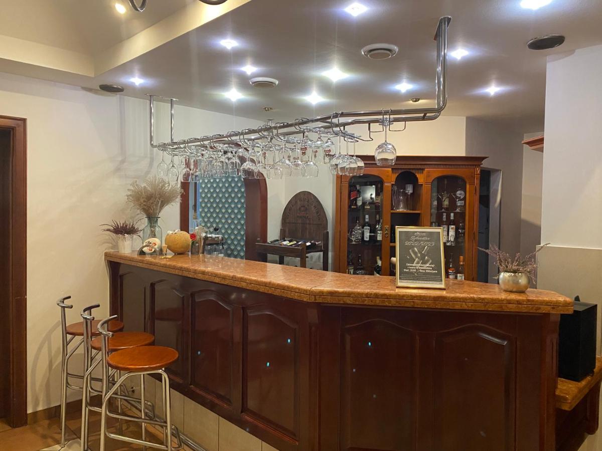Restauracja Zacisze Leśne Noclegi - Housity