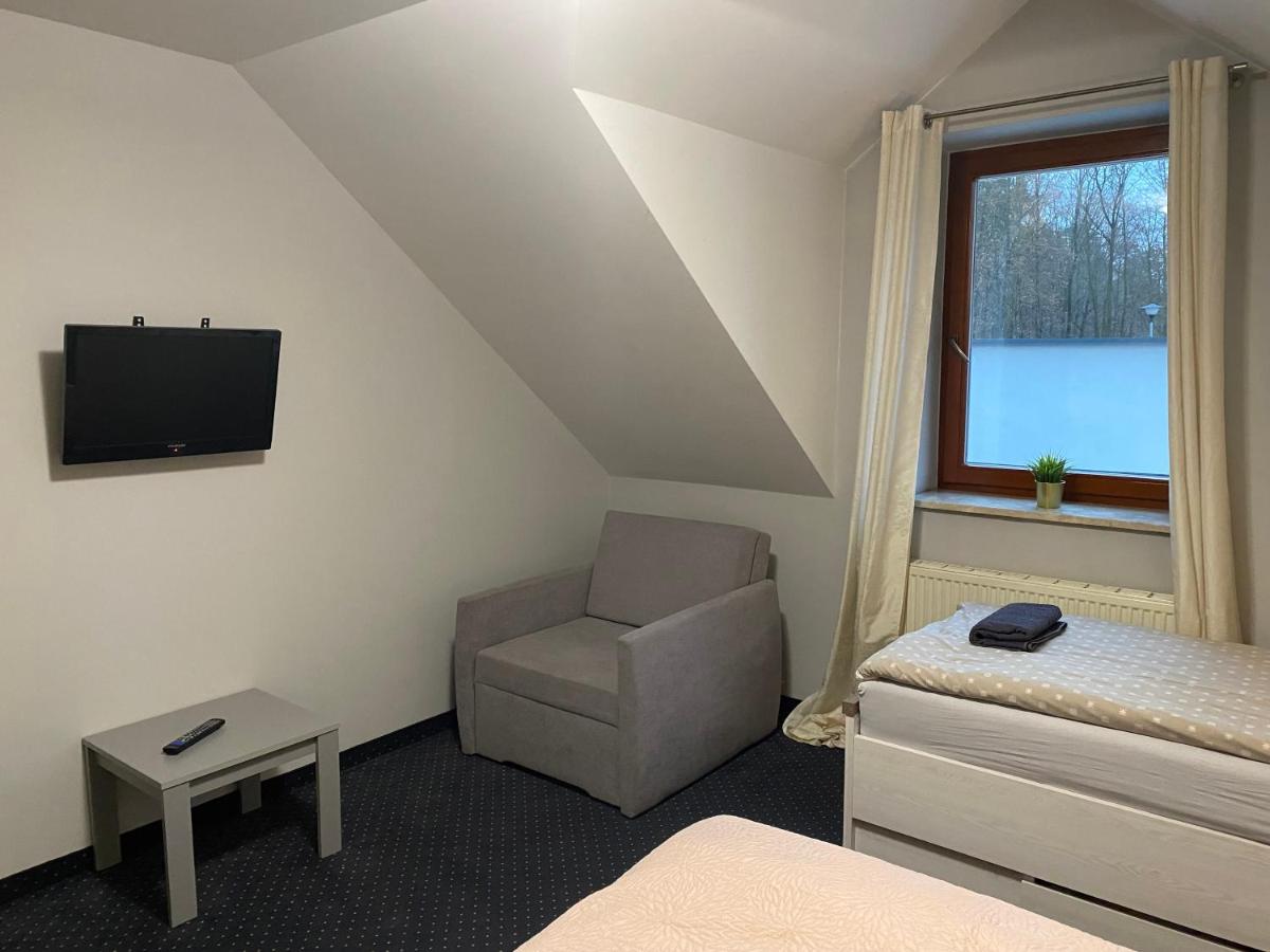 Restauracja Zacisze Leśne Noclegi - Housity