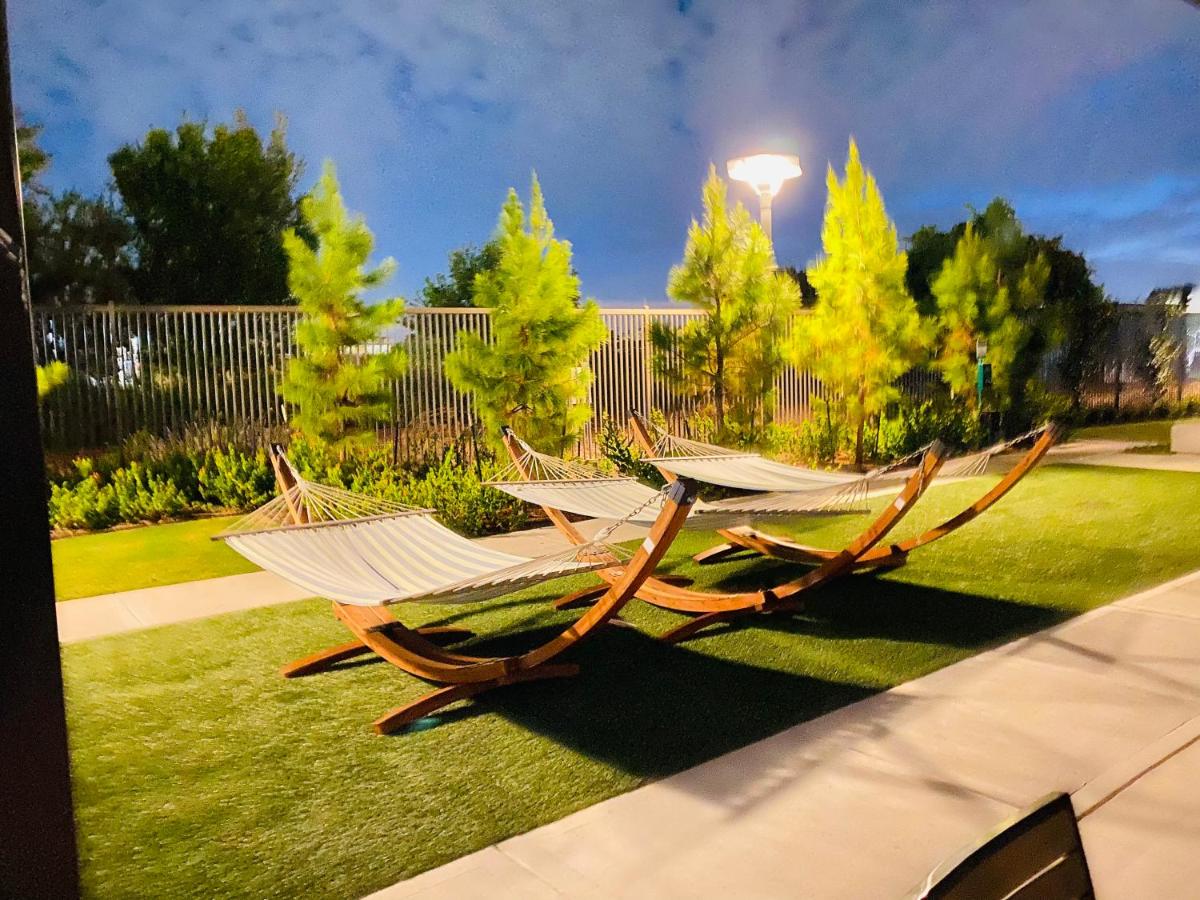 Lux 1-bedroom w/highrise pool and view in downtown Houston - Housity