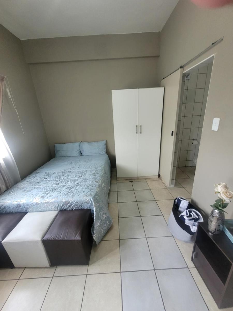 The Westpoint -Modern ,secure apartment - Housity