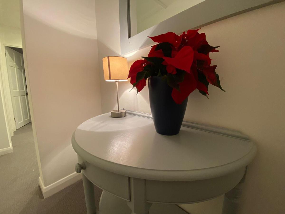 Grosvenor Pad - Lovely 2-bed Flat - FREE ON STREET PARKING - Housity
