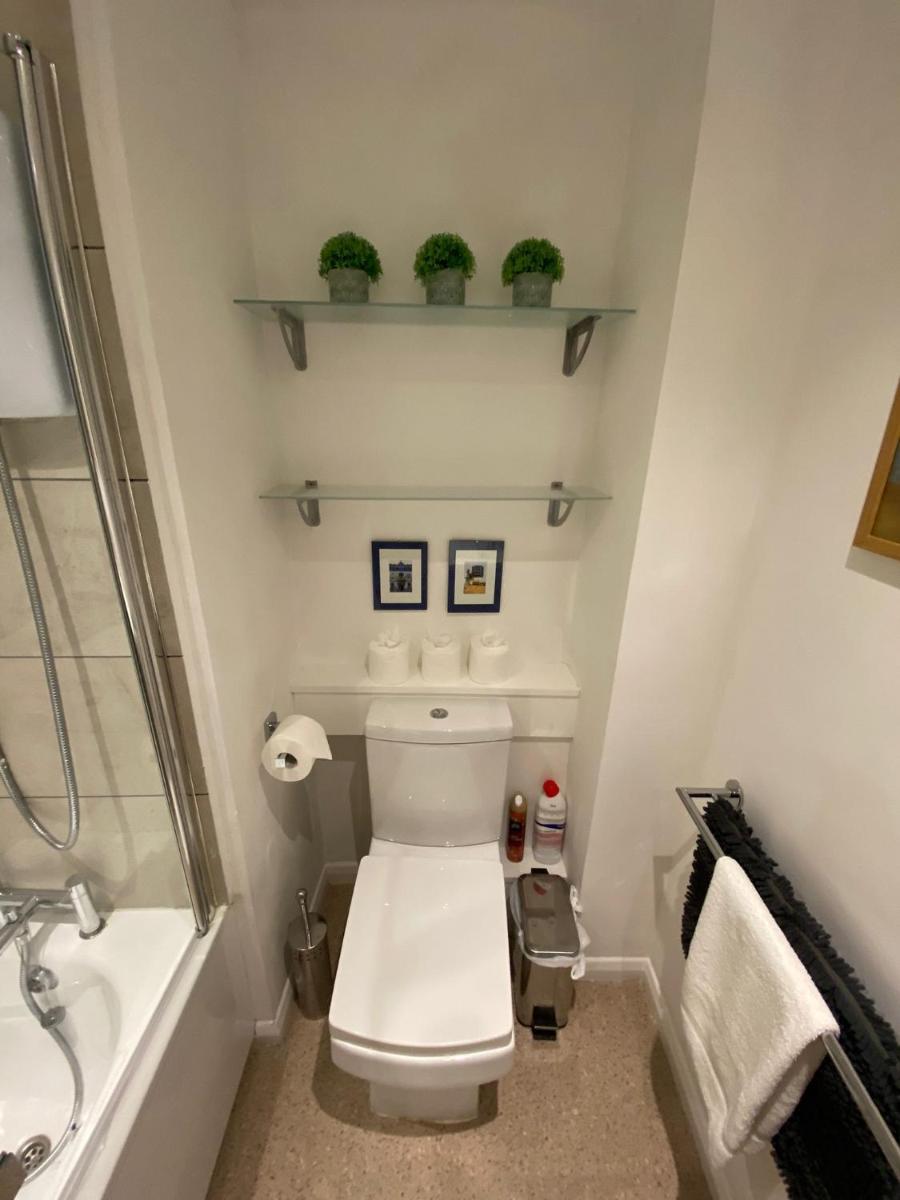 Grosvenor Pad - Lovely 2-bed Flat - FREE ON STREET PARKING - Housity