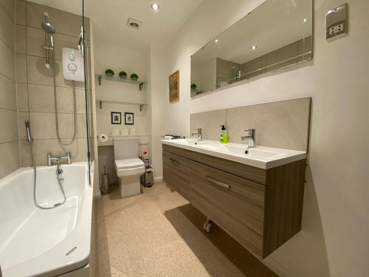 Grosvenor Pad - Lovely 2-bed Flat - FREE ON STREET PARKING - Housity