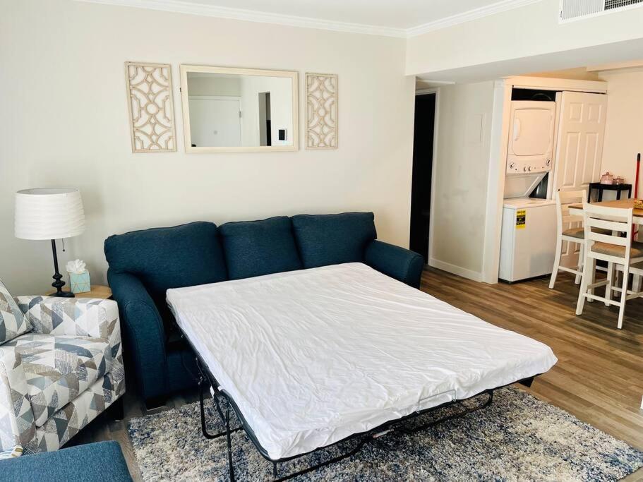 Capitol Hill, King Bed, Fiber Wi-Fi, Desk, Ski - Housity